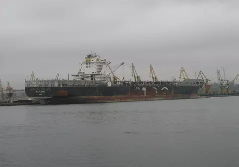 Vaporul cu 14.000 de tone de otravă  la bord părăseşte şantierul Mangalia