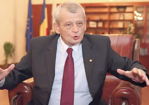 Oprescu despre casa lui: "Aşa zice vecinul de a construit-o, că e sigură". CE SPUNE EDILUL DESPRE CUTREMURE? "Mi-e teamă pentru oamenii care stau în clădiri vechi".