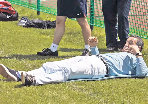 Diagnosticat cu probleme la spate încă din 2008, Gigi Becali se plânge de maşinile puşcăriei