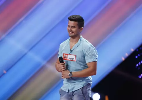 X FACTOR. Cheloo, vizitat la “X Factor” de poliţistul secţiei de care aparţine