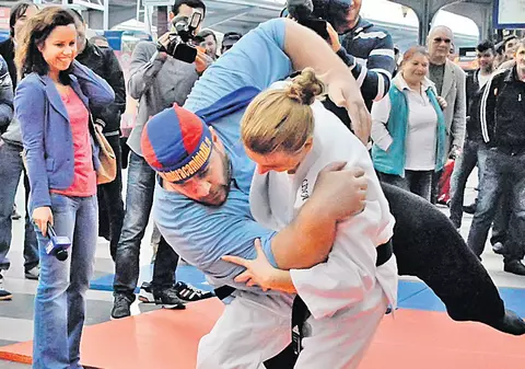 Alina Dumitru a dat de pământ cu «Valahu» | FOTO