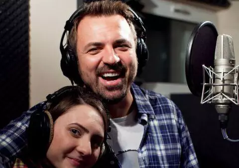 Brenciu, acuzat de un coleg de breaslă că e ZGÂRCIT şi că nu-i plăteşte pe copiii pe care îi ia cu el în concerte: "O tânără şi-a plătit singură masa şi cazarea"