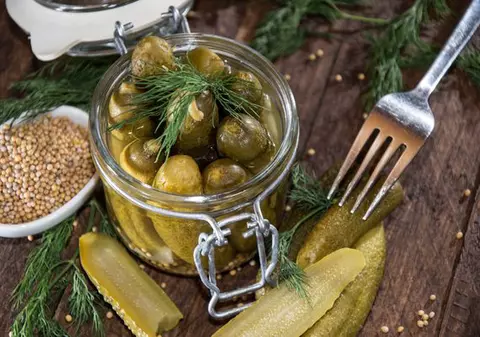 E vremea lor: pune castraveţii la murat!