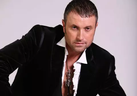 CU CE BLONDĂ CELEBRĂ DE LA NOI ŞI-A PETRECUT BOTE SEARA! NU, NU E ANDA ADAM!