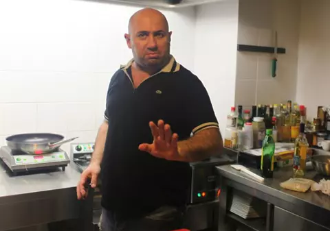 MASTERCHEF. TU NU AI PUNE GURA NICIODATĂ PE AŞA CEVA! Vezi CU CE S-A "DELECTAT" Cătălin Scărlătescu!