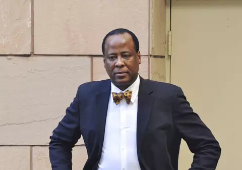 Medicul responsabil pentru moartea lui Michael Jackson vrea SĂ PROFESEZE DIN NOU!