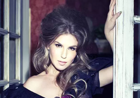 Corina este «Miss Boboc». Uite ce piesă a lansat | VIDEO 