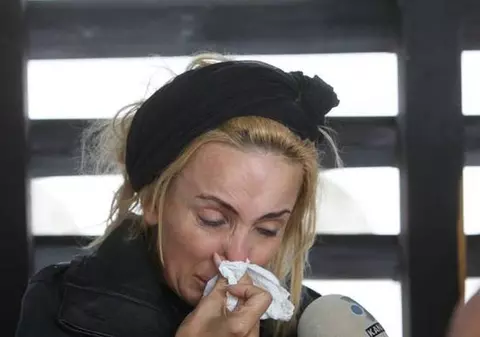S-AU CERTAT LA CUŢITE, DAR MOARTEA MAMEI A ÎMPĂCAT-O PE DANIELA GYORFI CU UN BINECUNOSCUT CÂNTĂREŢ!