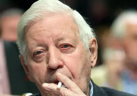 Un fost om politic şi-a cumpărat ţigări de 7.000 de euro