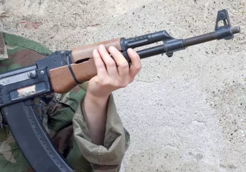 ŞOCANT! Adolescent împuşcat mortal de poliţişti pentru că avea o armă de jucărie 