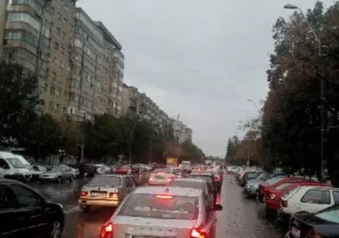 PRĂPĂD în ARGEŞ! Inundaţii la Piteşti, unde apa a ajuns şi la doi metri