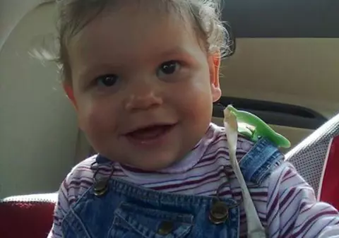 Mama lui Ionuţ Anghel, copilul ucis de maidanezi, a postat IMAGINI EMOŢIONANTE!