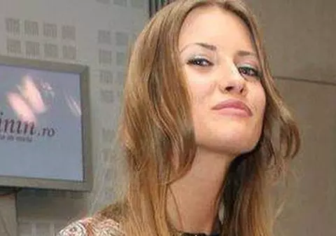 "Încep să o îndrăgesc pe IULIA ALBU, CEEA CE ÎNSEAMNĂ CĂ AM MARE NEVOIE DE AFECŢIUNE!". Află cine spune asta!