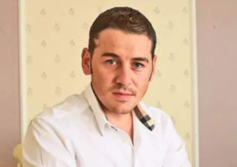 Iustin Paraschiv, fostul iubit al Andreei Antonescu, REACŢIONEAZĂ după zvonurile că AR FI FUGIT DIN ŢARĂ, în urma scandalului cărnii de pui
