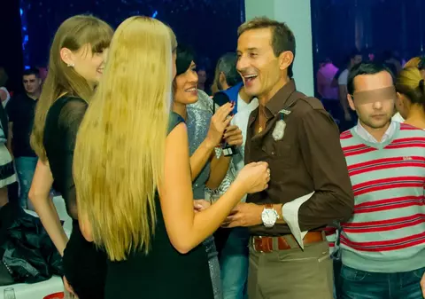 Radu Mazăre, CU MÂNA LA PĂSĂRICA UNEI FETE, în club! Uite cum s-a distrat edilul | FOTO ÎN ARTICOL