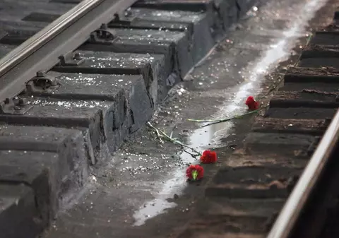 MOARTE SUSPECTĂ LA METROU! Un conductor A MURIT după ce a căzut din cabină