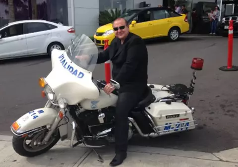 Uite-l pe Nick Rădoi în acţiune! Milionarul s-a făcut poliţist în Mexic 