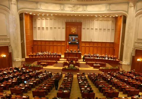 PÂNĂ UNDE VOR MAI MERGE? După frizerie, farmacie şi restaurant, la SENAT se va deschide UN CENTRU SPA CU PISCINĂ ŞI FITNESS!