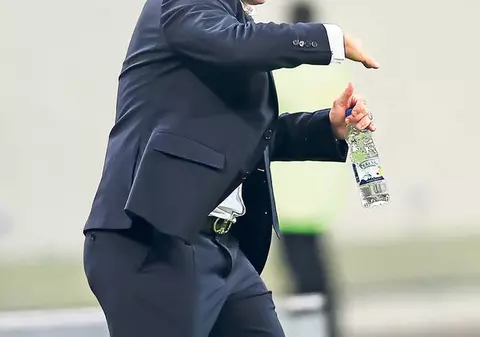 Reghecampf S-A ÎNCĂIERAT cu jurnaliştii! "A VRUT SĂ ÎMI DEA UN CAP ÎN GURĂ"