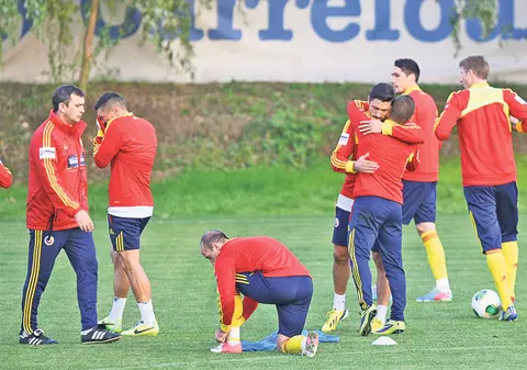 Caterincă naţională! Tricolorii sunt relaxaţi înainte de meciul cu Andorra, pe care trebuie s-o batem rău
