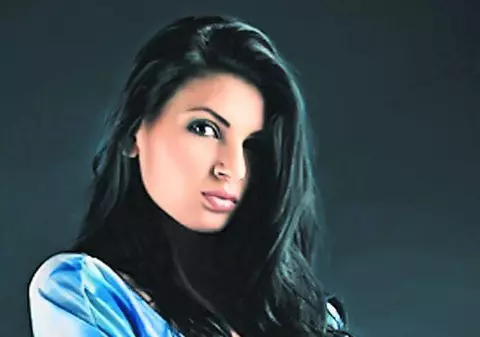 CÂTĂ IUBIRE! RAMONA GABOR, ÎN TANDREŢURI CU AMOREZUL ARAB LA O CINĂ ROMANTICĂ!