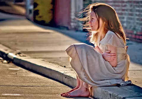 Fetiţe de 10 ani din România, vândute în Italia şi puse să cerşească!