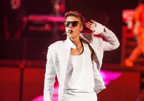 Din adolescentul adorat de o lume întreagă, Justin Bieber s-a transformat într-un TÂNĂR REBEL! Acum, este acuzat de VANDALISM! Foto