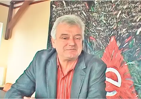 I-a pus să facă curăţenie, înainte să le împartă ajutoarele