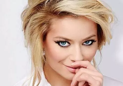 Cine a apărut în viaţa Laurei Cosoi la 5 ani de la finalul serialului "La Bloc"? Răspunsul ei te va amuza cu siguranţă. DETALIU INEDIT