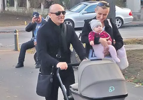 Uite cum îşi pregăteşte Marcel Pavel fetiţa, pentru primul ei Crăciun | FOTO ÎN ARTICOL