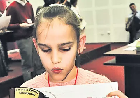 Lecţie de viaţă | O fetiţă oarbă a câştigat un concurs național de pian