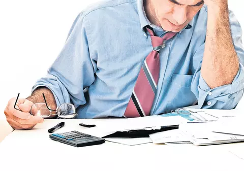 Muncim jumătate din viaţă pentru taxe şi impozite
