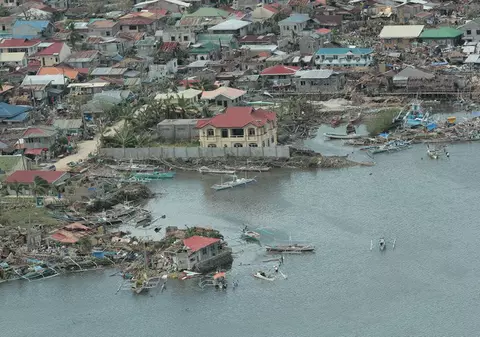 BILANŢ NEGRU ÎN FILIPINE: 5.200 DE MORŢI, în urma taifunului!