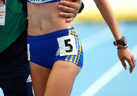 ATLETA, care A SĂRIT DE LA ETAJ PENTRU A SCĂPA DE IUBITUL EI, a depus plângere penală împotriva lui