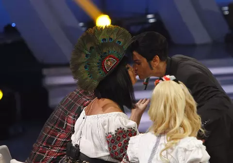 Maria Buză a pupat-o pe gură pe Ozana şi a "atentat" la Temişan