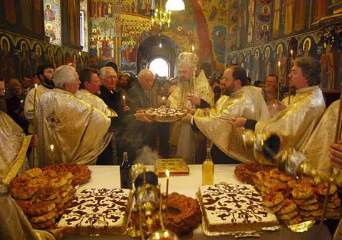 De ce ne pomenim morţii? Semnificaţia ”Moşilor” de toamnă