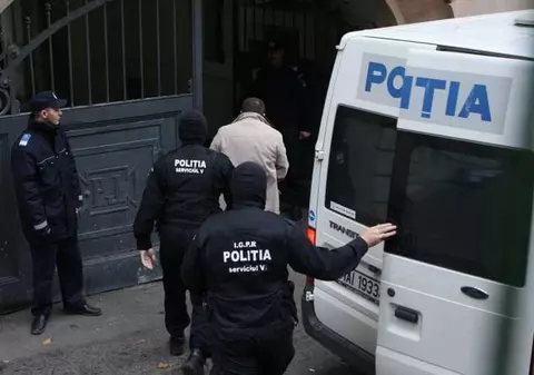 Un fost profesor de religie din Târgu Jiu , arestat pentru cămătărie şi şantaj 