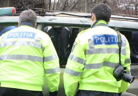 Primar reţinut după ce s-a îmbătat şi a bătut doi poliţişti 