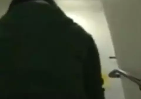 SCARA CARE nu se MAI TERMINĂ! Urci PE EA ŞI TE TREC FIORI pe ŞIRA SPINĂRII! Uite ce se ÎNTÂMPLĂ! VIDEO