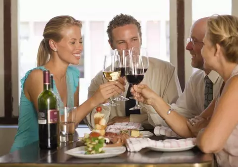 Peste 420.000 de români îşi sărbătoresc onomastica de Sfântul Ştefan