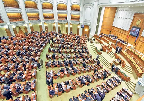 Nesimțire fără margini! Parlamentarii şi-au făcut cadou UN SCUT INVINCIBIL