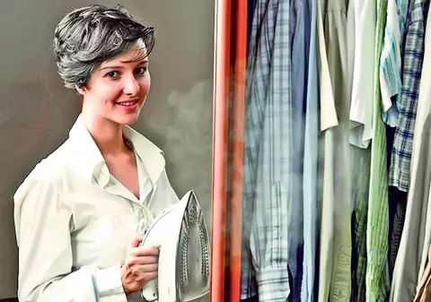 O tânără din Sfântu Gheorghe face bani din calcat cămăşi. Vezi cum e posibil!