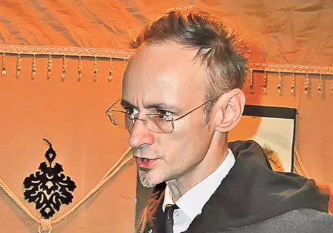 IMAGINEA ZILEI! Mihai Albu ÎMBRĂŢIŞA FETELE, pe când Iulia NICI NU SE NĂSCUSE | FOTO