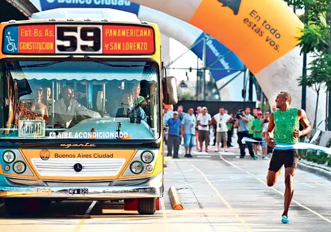 Usain Bolt a învins un autobuz!