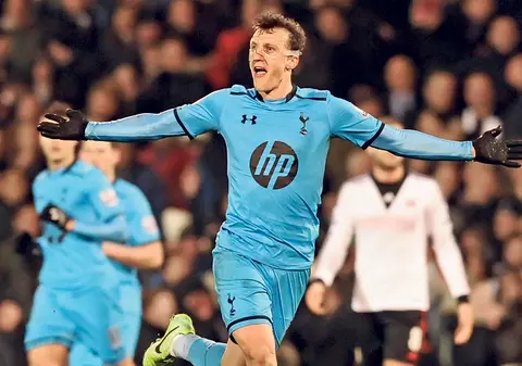 Moldovenii Vlad Chiricheş şi Costel Pantilimon au speriat Anglia!