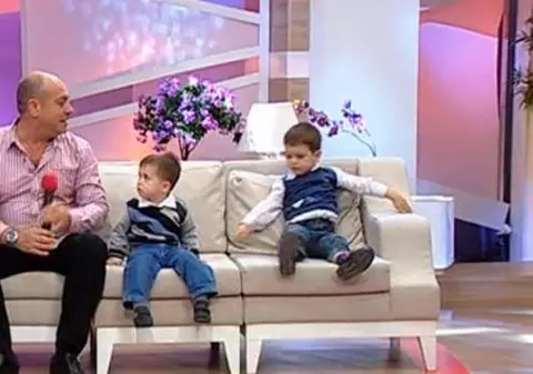 Iată cum arată cei doi puşti ai lui "Americanu"! Vezi CU CE SE OCUPĂ ACUM fostul actor! FOTO