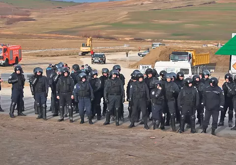 Europa, de partea companiilor extractoare! UE propune exploatarea gazelor de şist fără consultarea populaţiei