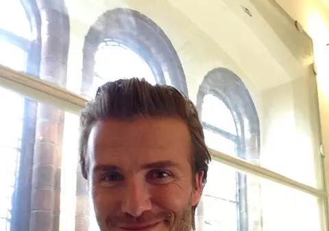 ĂSTA E FENOMEN PE FACEBOOK! David Beckham a strâns 736.211 de like-uri CU O POZĂ CARE A DEVENIT VIRALĂ. Vezi care este super fotografia celebră