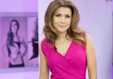 FEMEILE DIN ROMÂNIA O VOR INVIDIA PENTRU ASTA. Vezi cum arată burtica viitoarei mămici Carmen Brumă