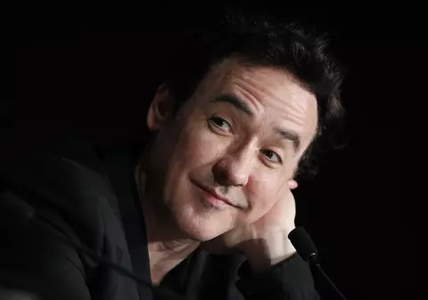 Actorul John Cusack, atacat de poliţişti în timp ce filma protestele din Chicago